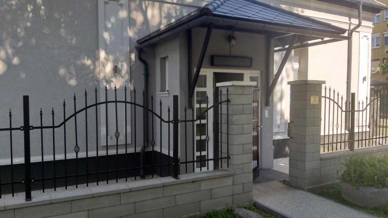 Karpatia Vendeghaz 1201 Budapest Exterior foto
