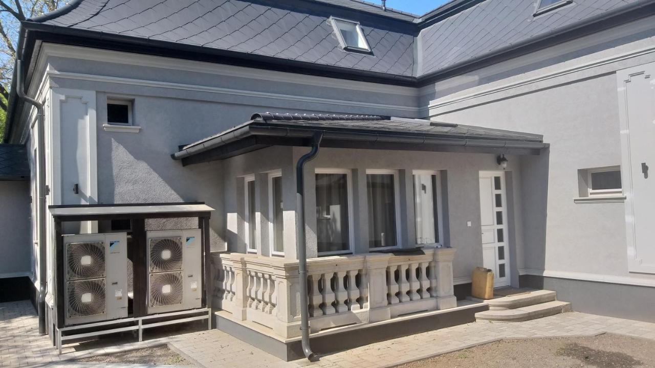 Karpatia Vendeghaz 1201 Budapest Exterior foto