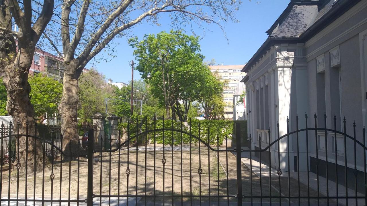 Karpatia Vendeghaz 1201 Budapest Exterior foto