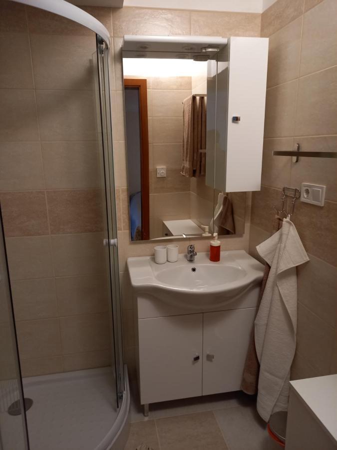 Karpatia Vendeghaz 1201 Budapest Exterior foto